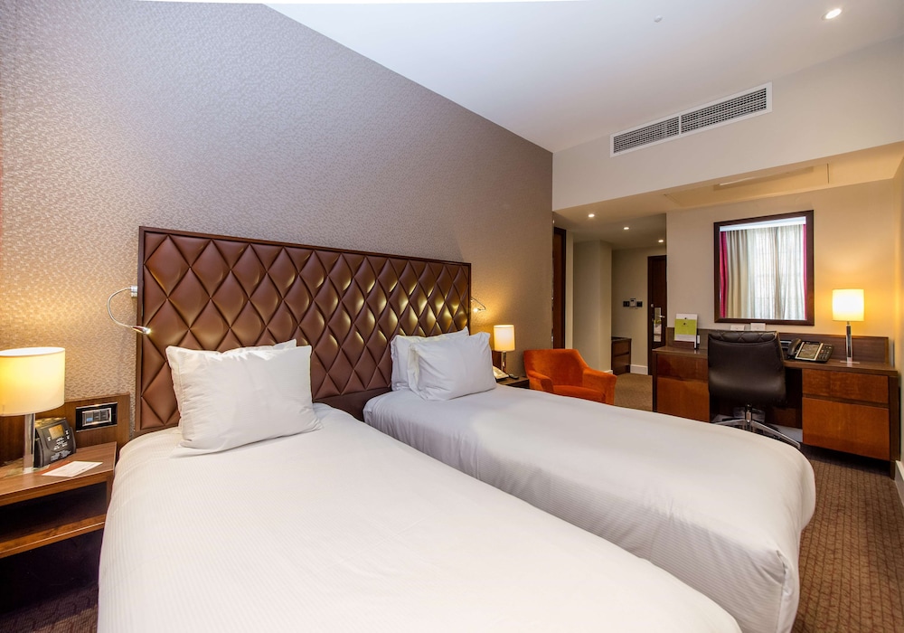 DELUXE, TWIN BEDS