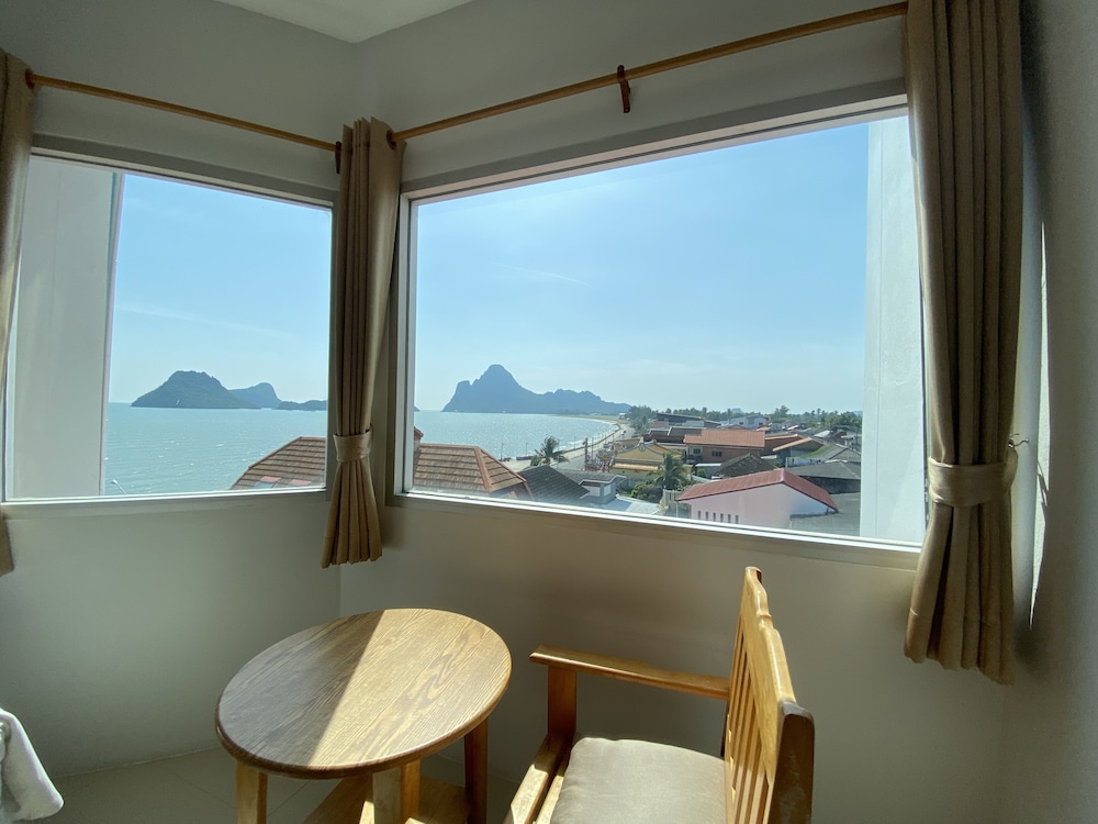 Prachuap Beach Hotel 30/40