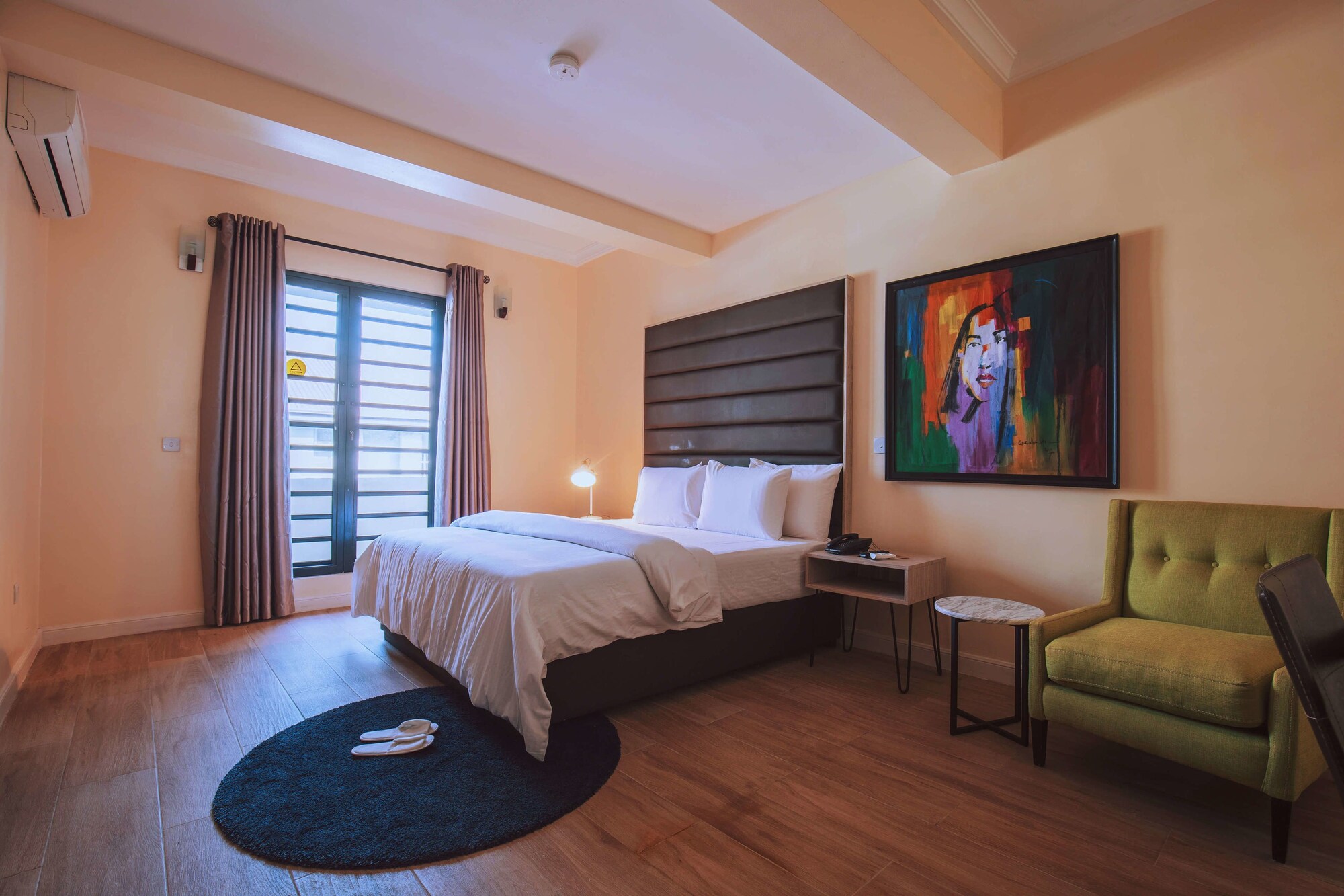LUXURY, STUDIO, KING BED