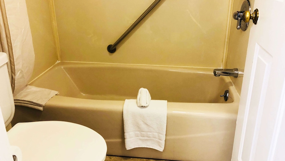 Dynasty Suites Hotel Riverside 25/50