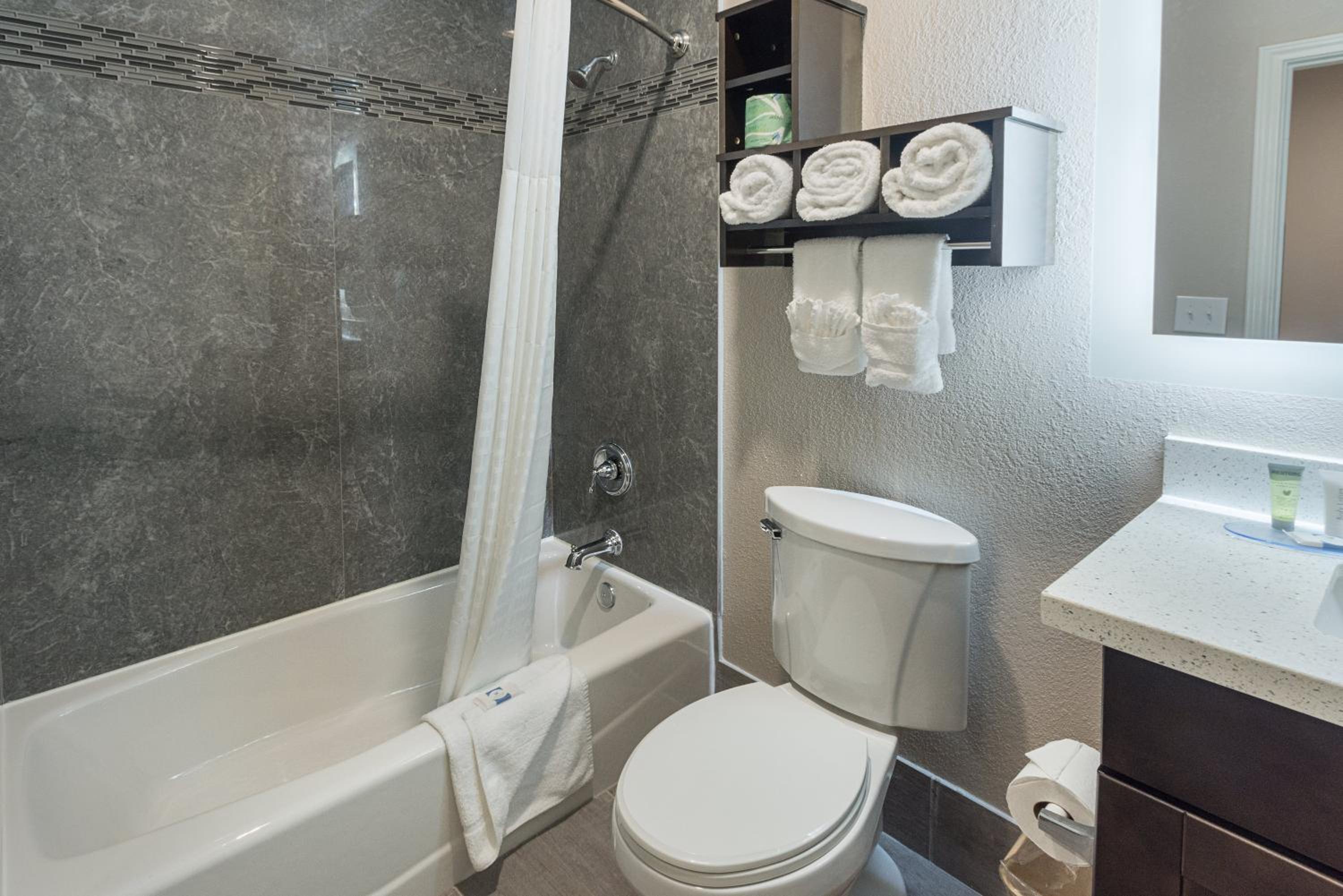 غرفة سوبيريور بسريرين كوين للمدخنين، Econo Lodge Inn and Suites Houston NW-Cy-Fair 5/9
