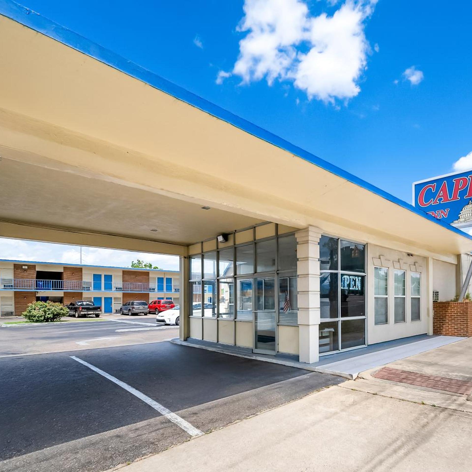 Capitol Inn and Suites 24/32
