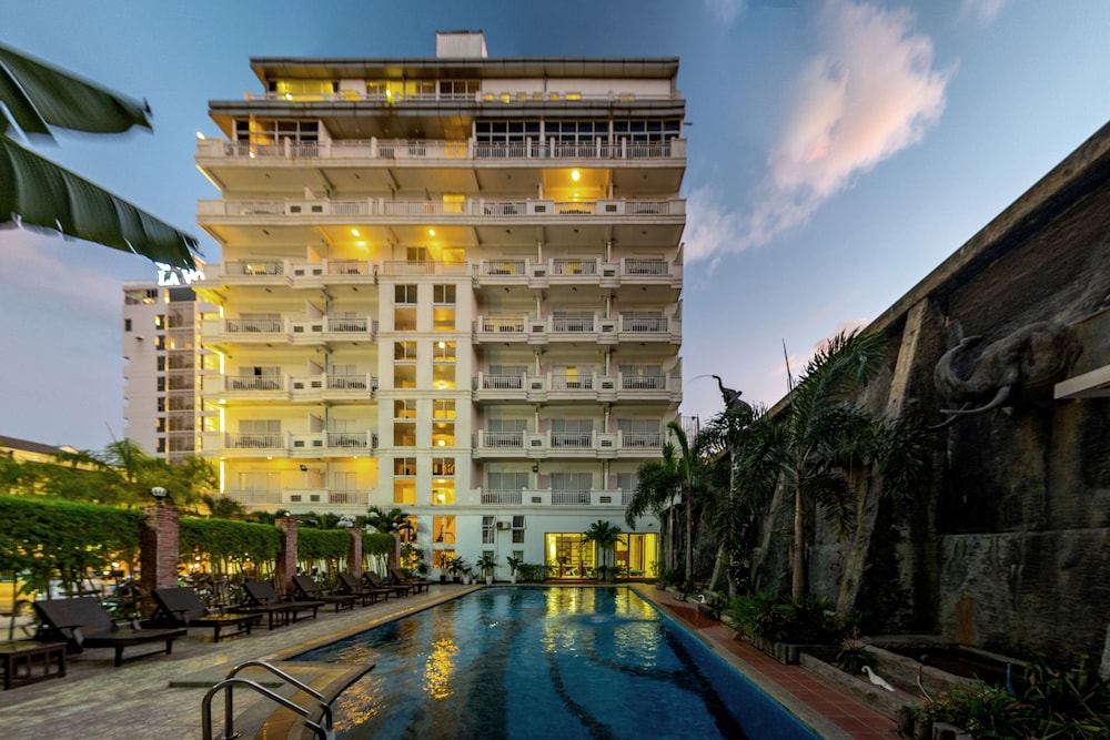 Aristocrat Residence Hotel 1/80