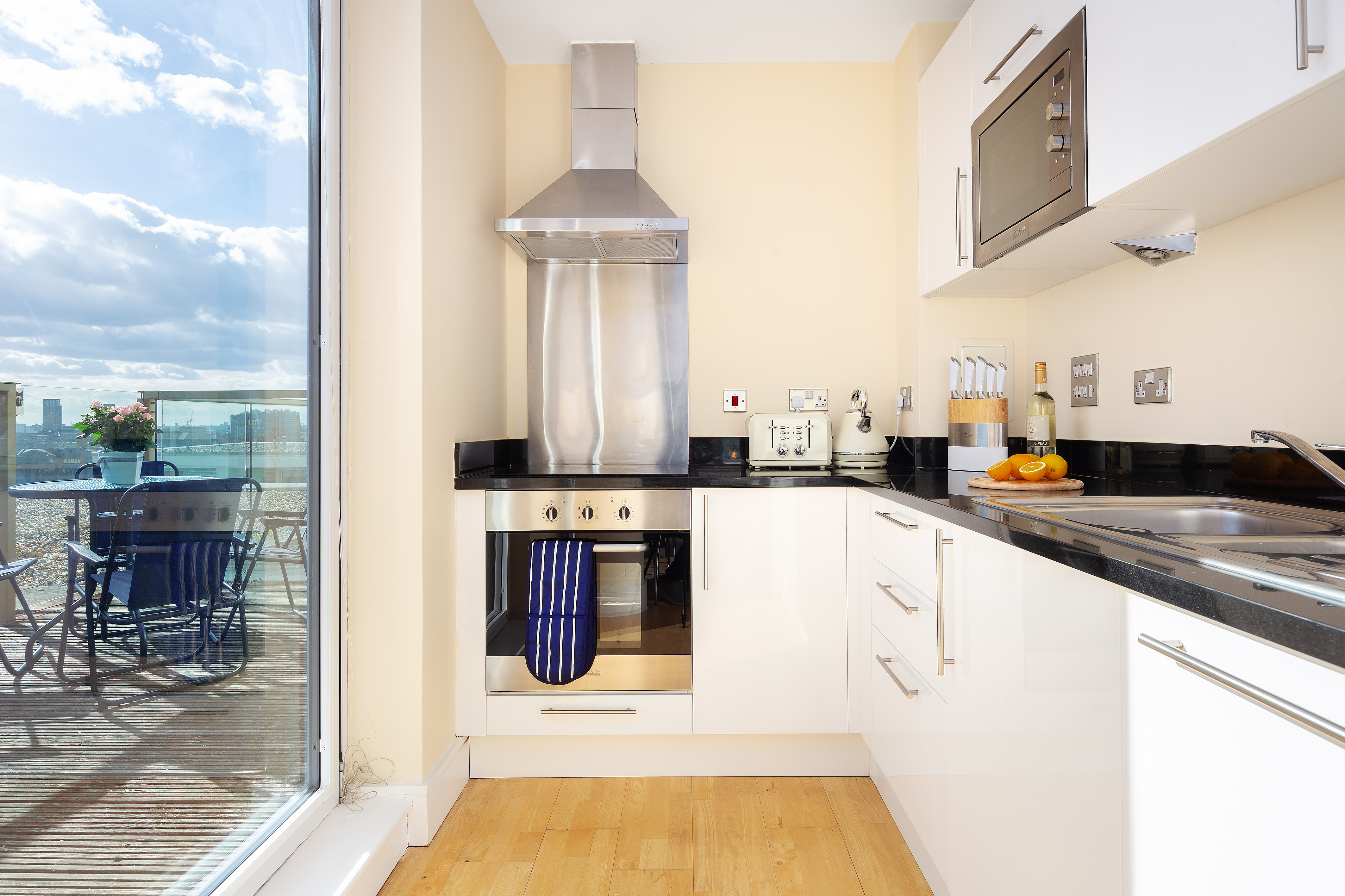 Luxurious Lanterns Court Two-Bedrooms Apartments 49/50