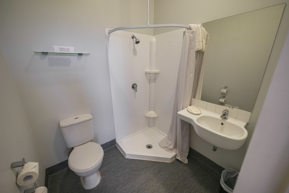 سكن مشترك مختلط بأربعة أسرّة، Nomads Capital Backpackers Wellington- Adults only 2/2