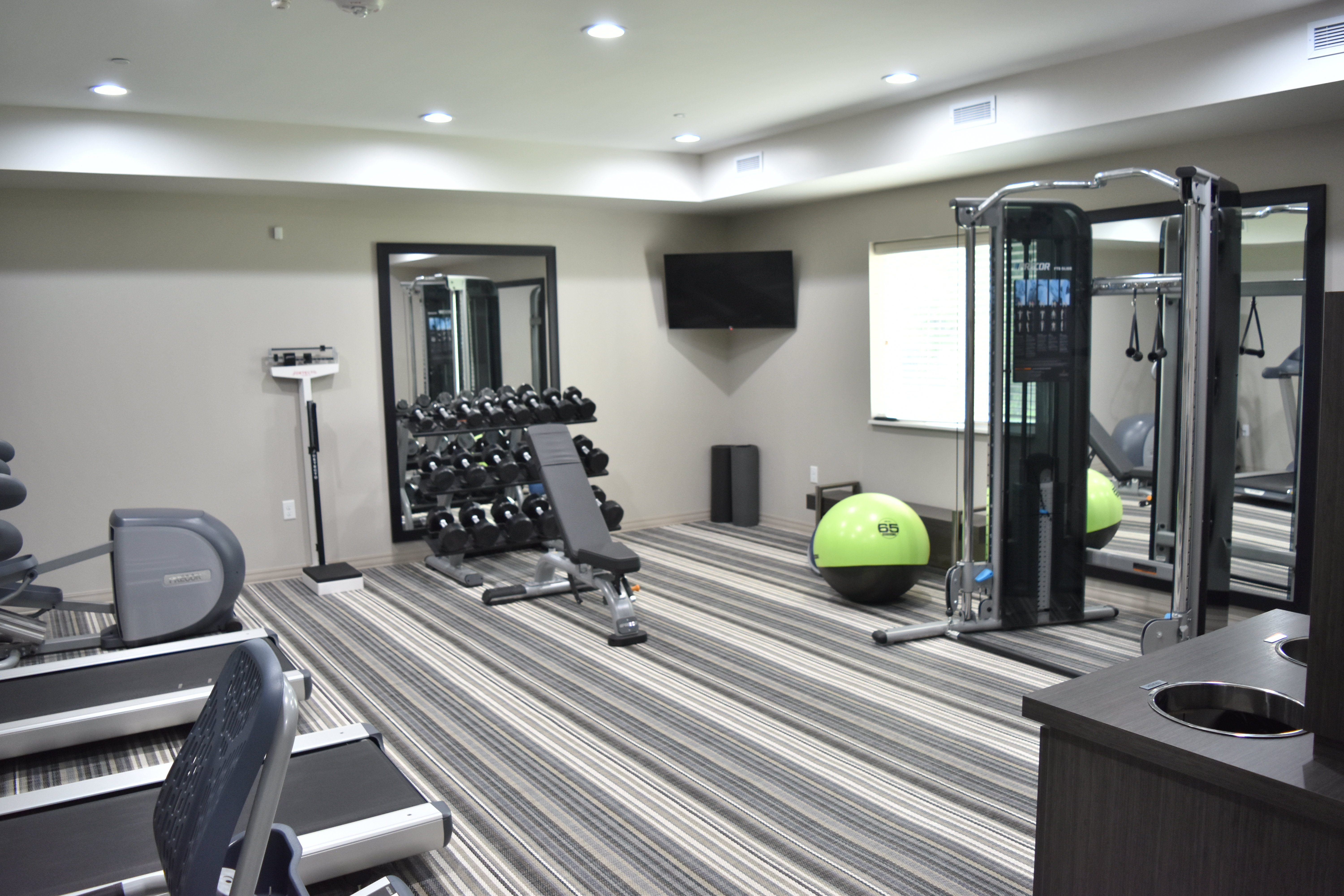 CANDLEWOOD SUITES KANSAS CITY - INDEPENDENCE 34/63