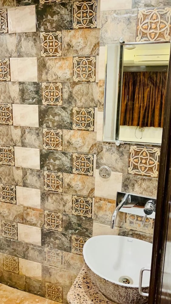 PATHIK HOTEL 30/32