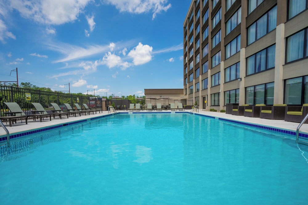 Holiday Inn Express Suites Ft Washington Philadelphia 54/56