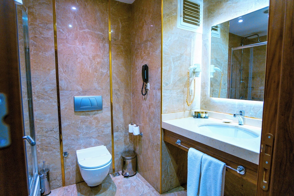 Inegol Royal Hotel 36/41