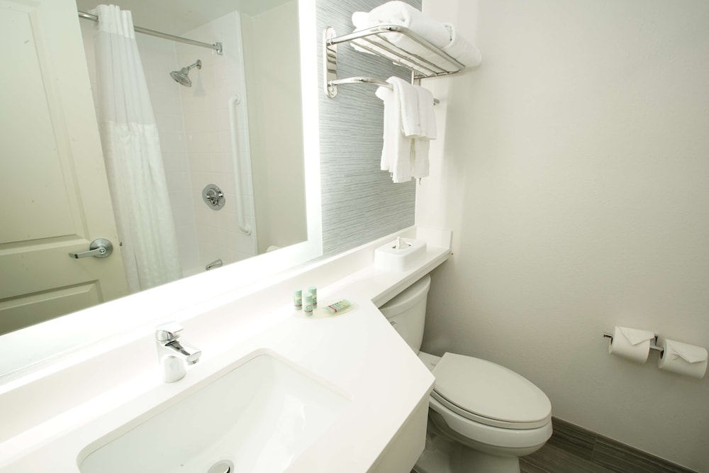 Standard, Single, 2 Queen Beds, Best Western Paramus Hotel & Suites 4/9