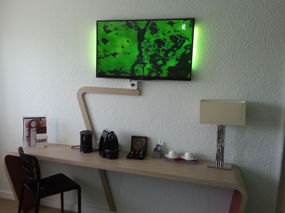 Hotel Mercure Paris Le Bourget 64/74