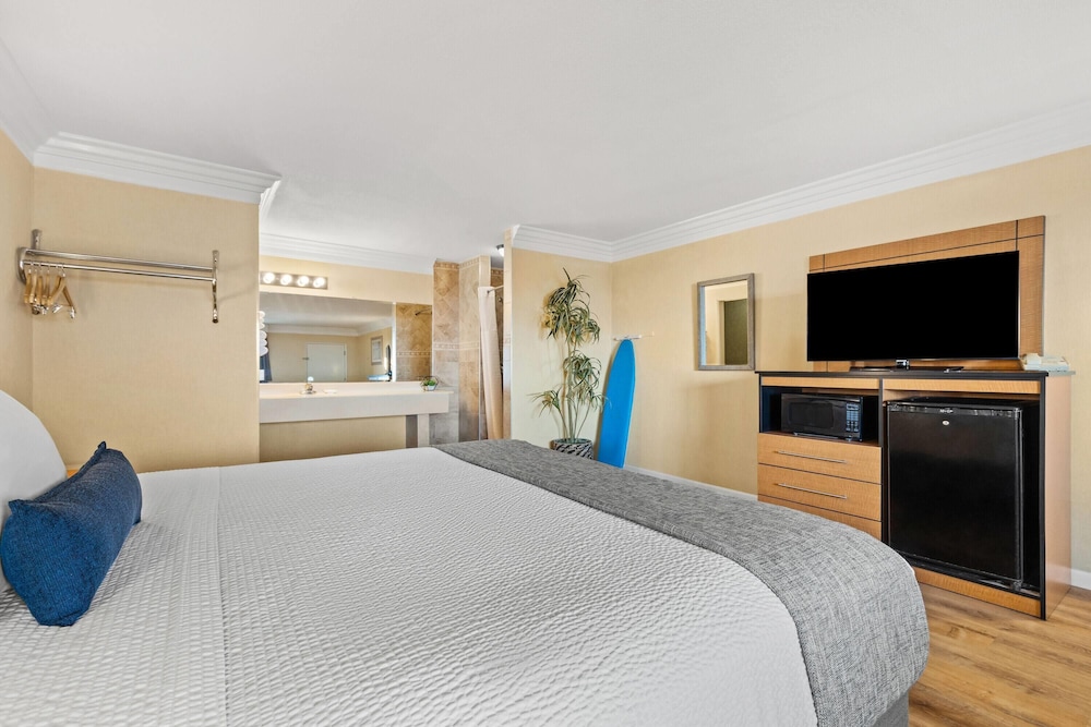 Travelodge by Wyndham San Clemente Beach 25/50