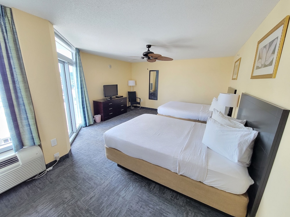 STANDARD, 2 QUEEN BEDS, PARTIAL OCEAN VIEW, BALCONY