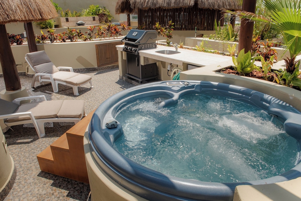Maya Villa Condo Hotel Beach Club 24/49