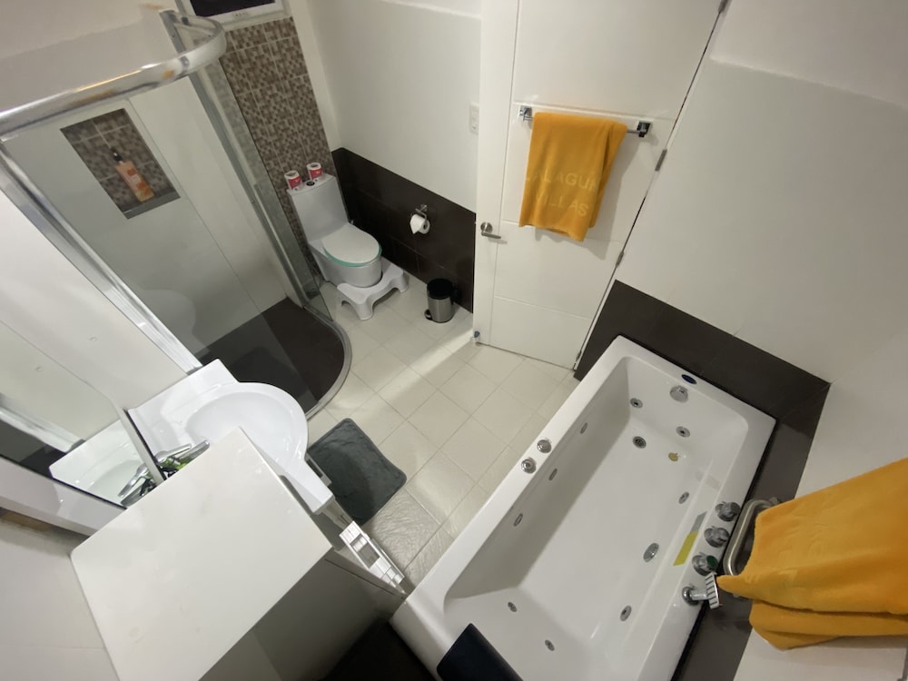 فيلا فاخرة بسرير كينج وسريرين منفصلين بغرفتي نوم مع أريكة، Lalaguna Villas Luxury Dive Resort & Spa 8/10