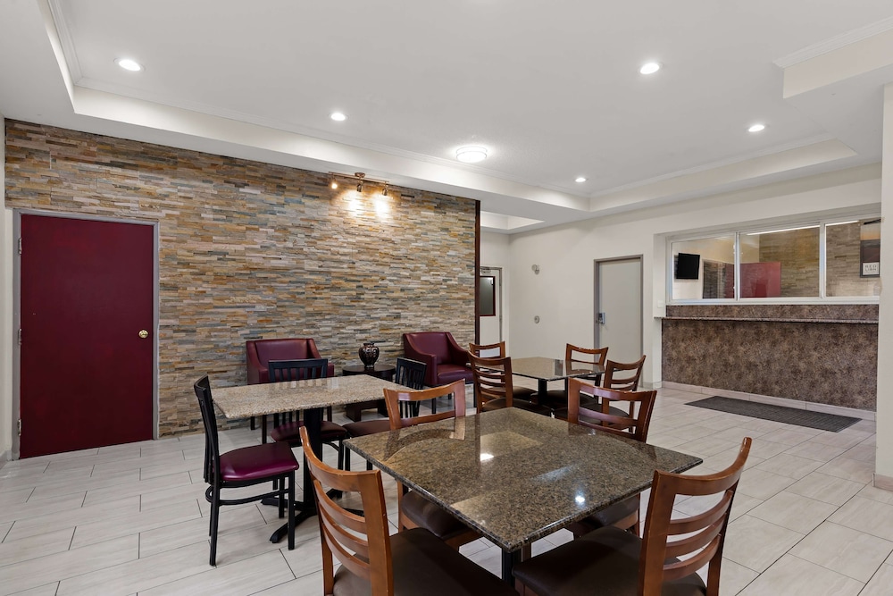 Red Lion Inn & Suites Caseyville 23/31
