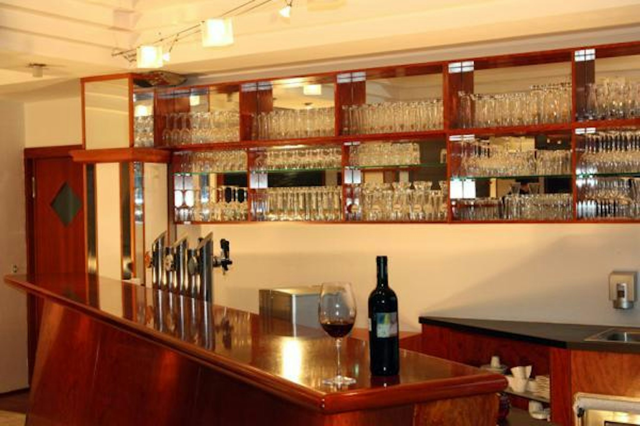 Arion Airport Hotel 2/8