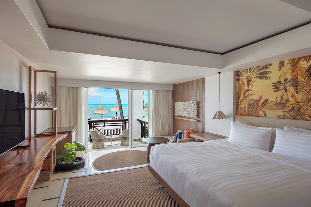 Coral, King Bed, Beach Front