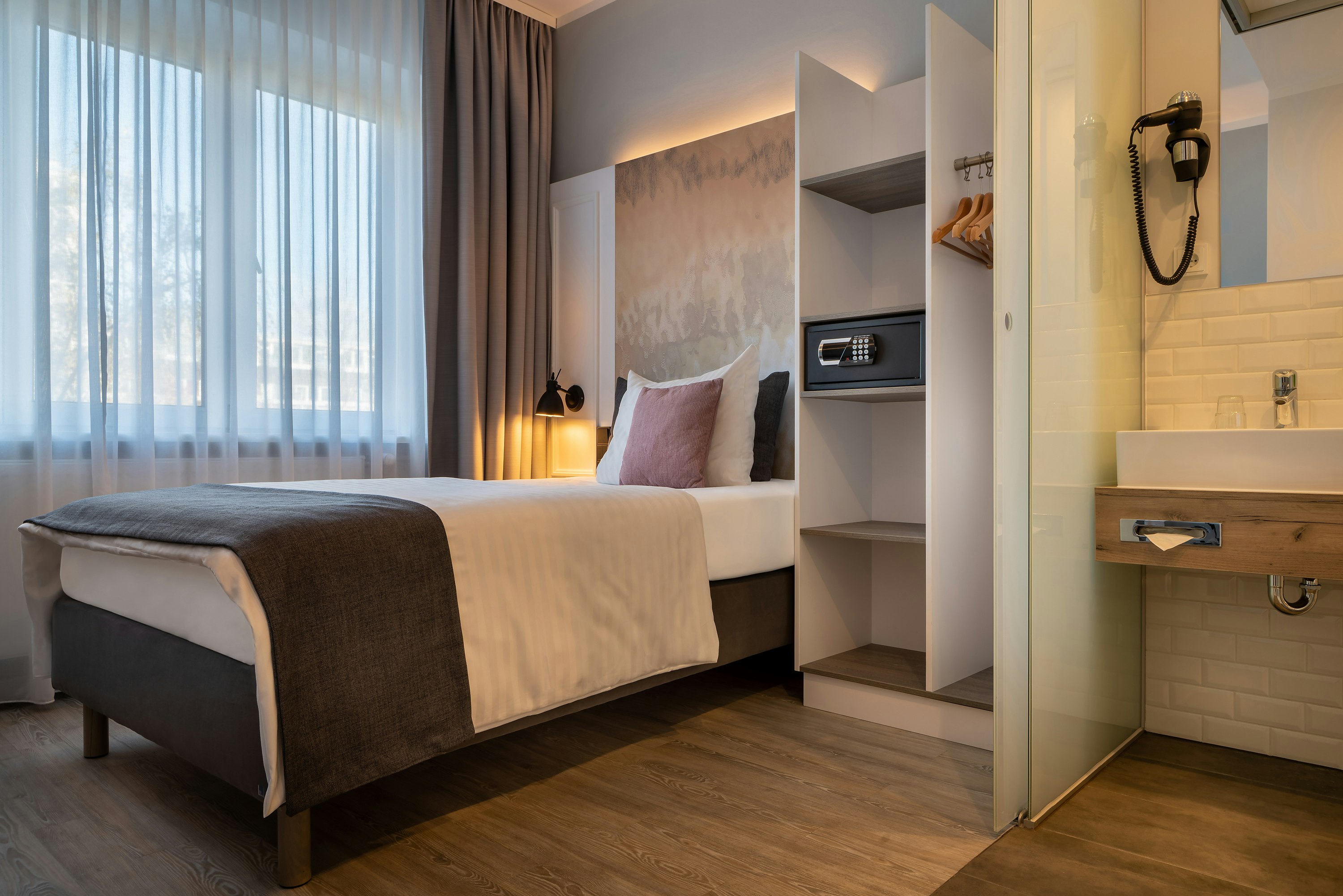 Standard, Single, Single Bed, Balcony, Kitchen 5/10
