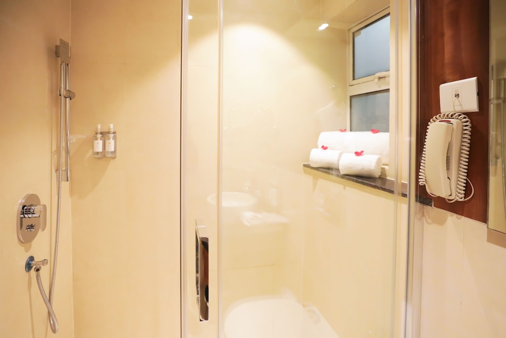 Regenta Suites Element One 50/50