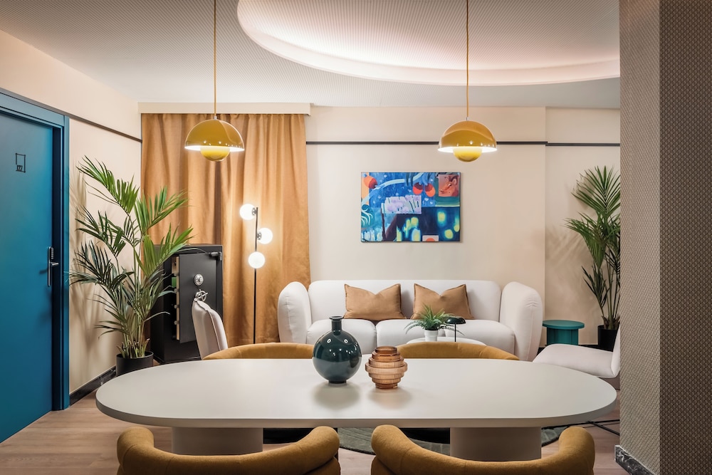Cosmov Bilbao Hotel** 48/63