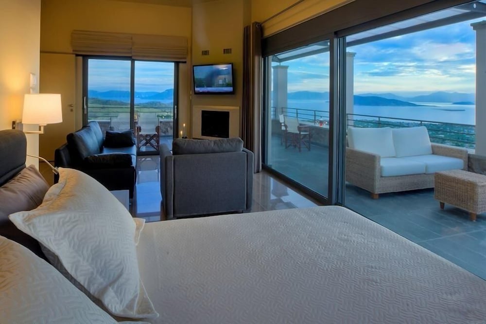 Marini Luxury Apartments And Suites 23/75