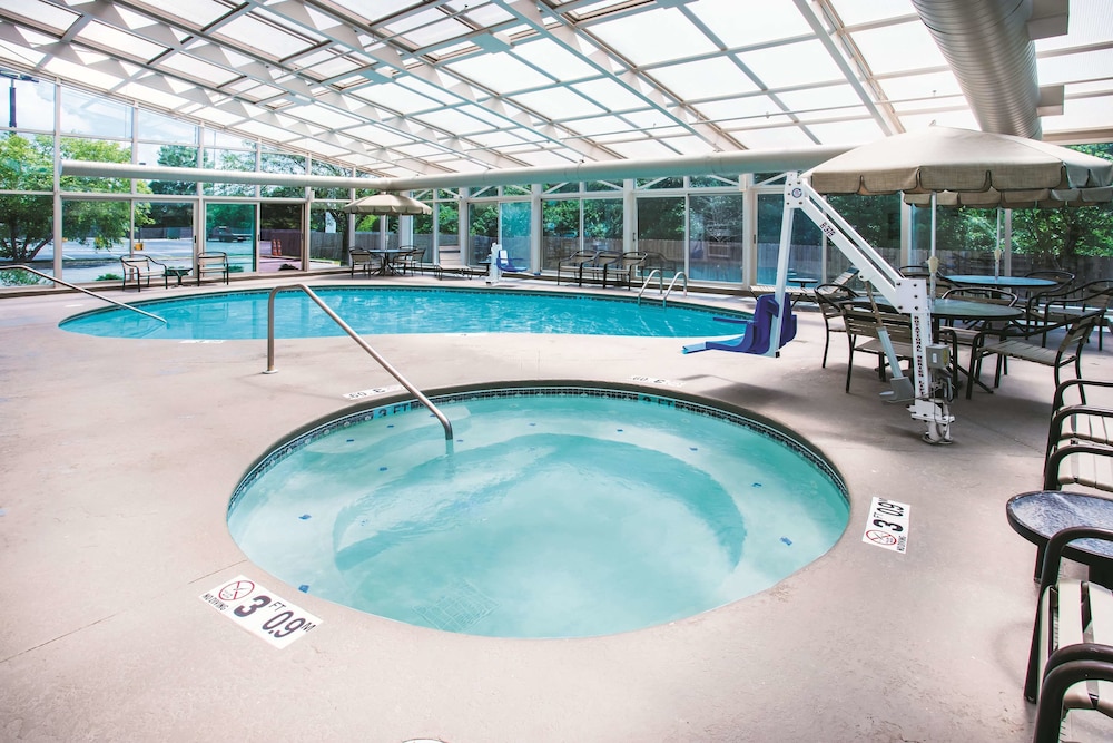 La Quinta Inn & Suites by Wyndham Cincinnati NE - Mason 5/28