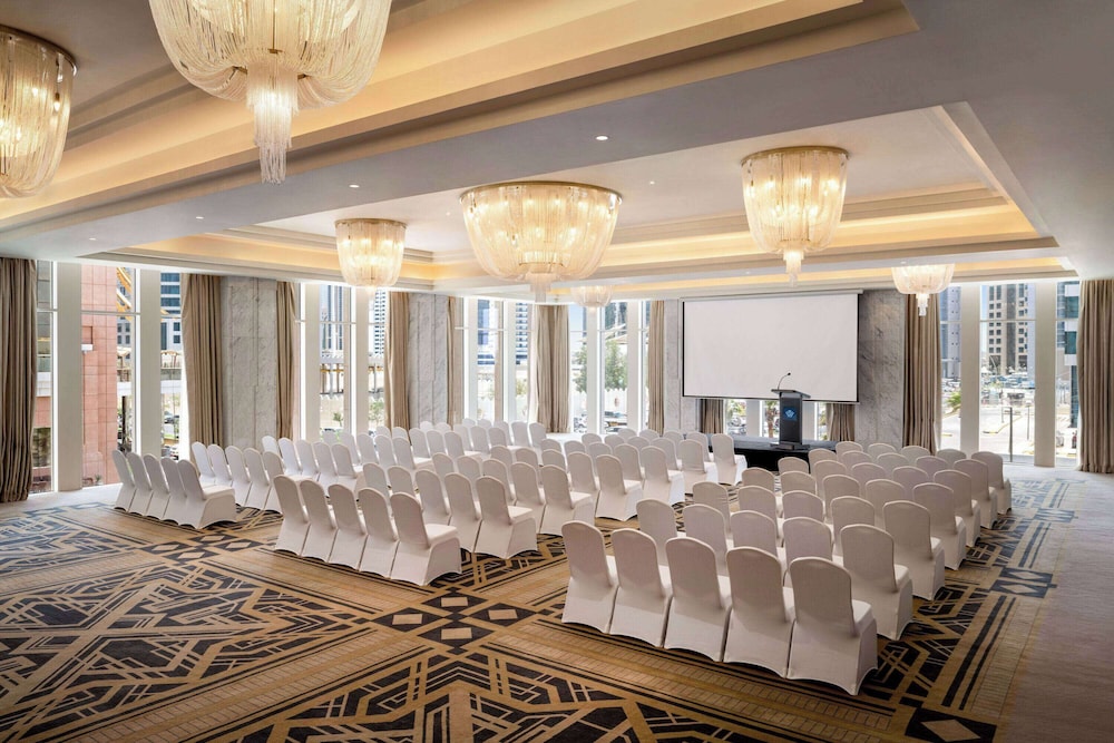Wyndham Grand Doha West Bay Beach 10/57