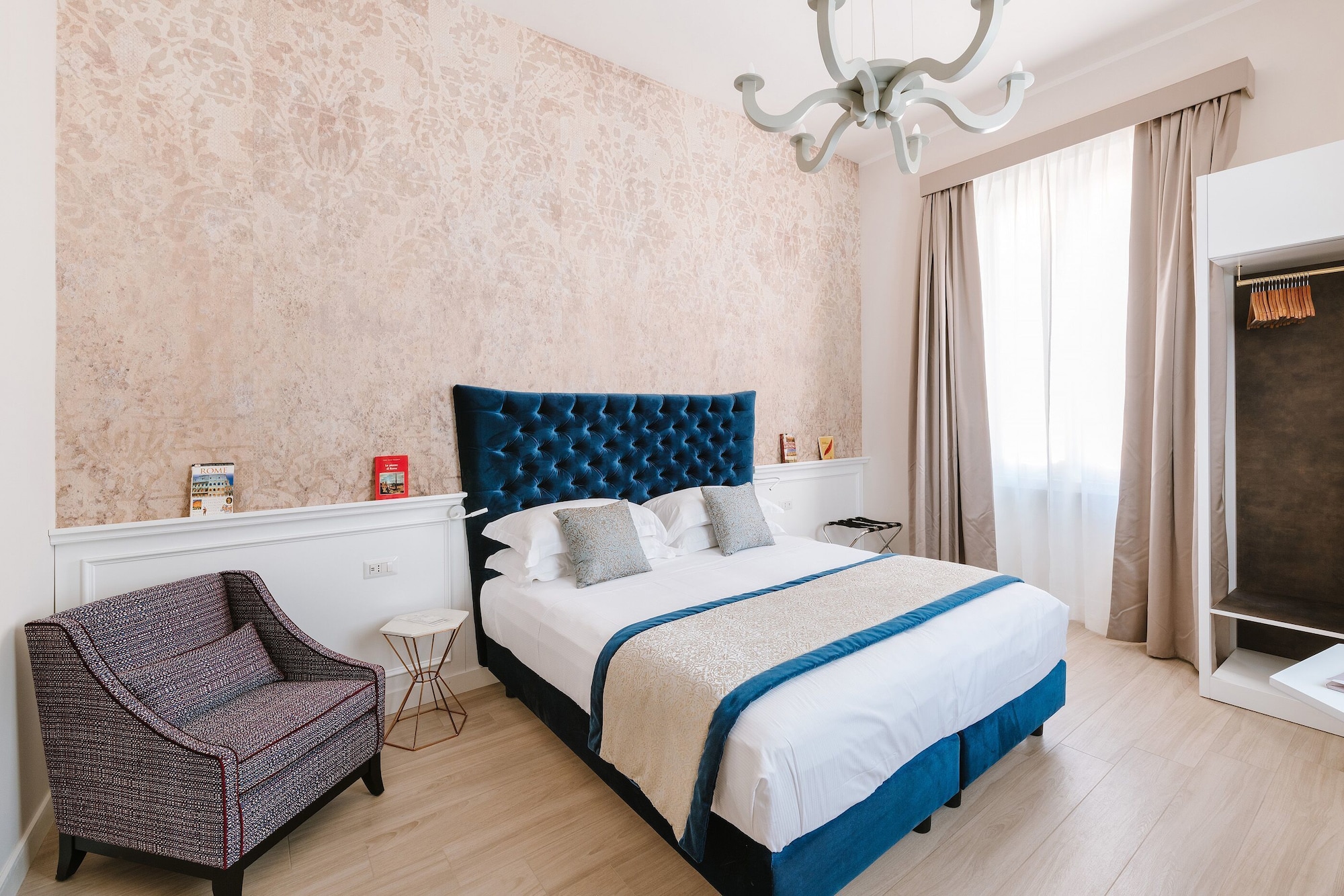 DELUXE, SUITE