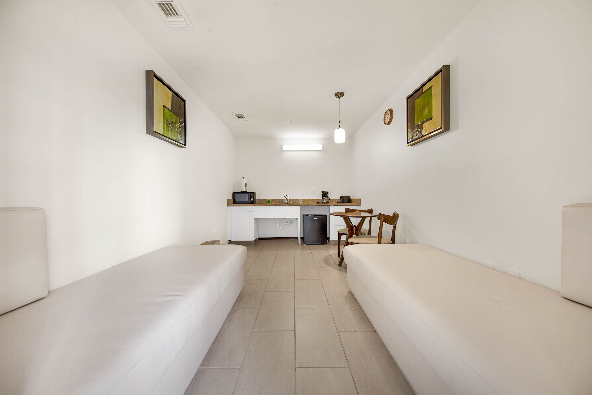 ROOM, KING BED