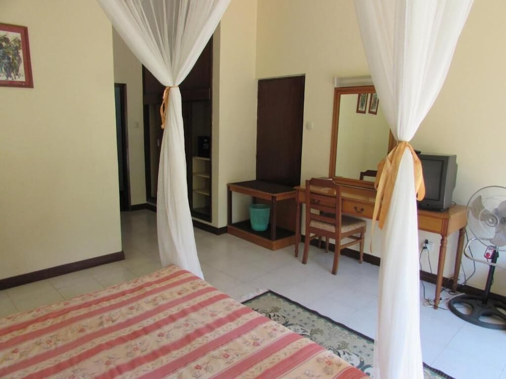 The Equator Hotel 20/60