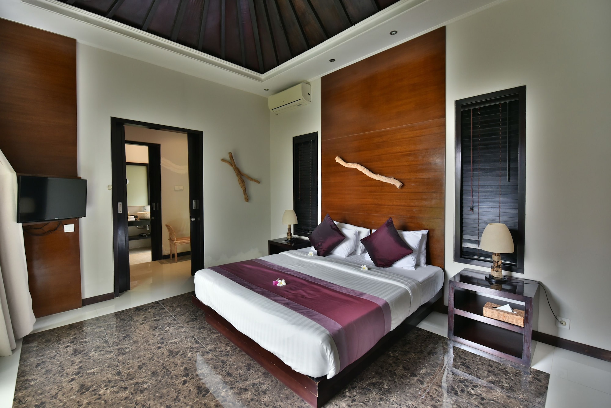 1 BEDROOM, VILLA