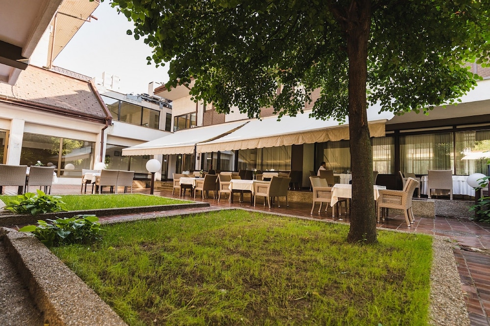 HOTEL M 33/39