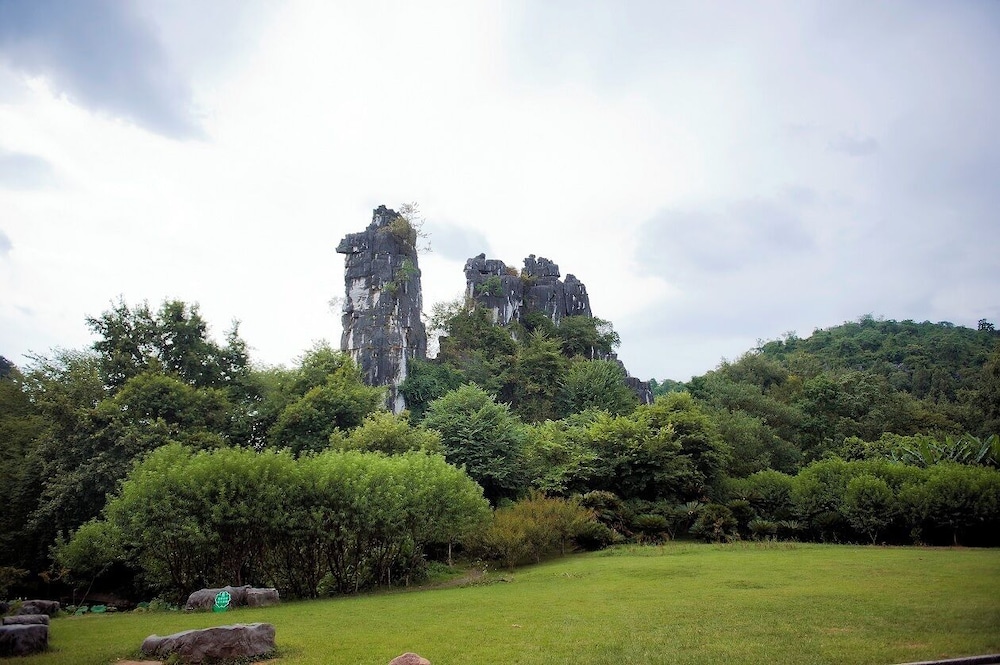 Guilin Crystal Crescent Moon Hotel 68/71