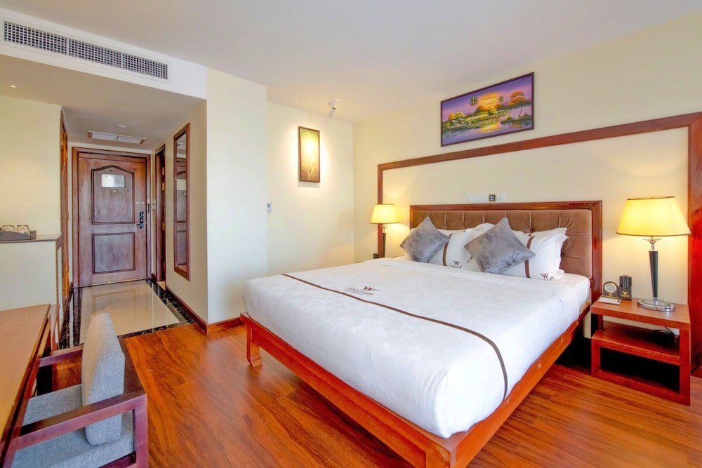 Landmark, King Bed