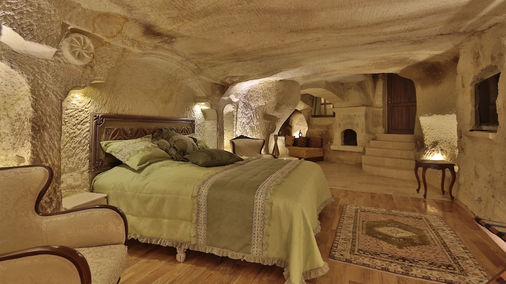 Golden Cave Suites 6/55