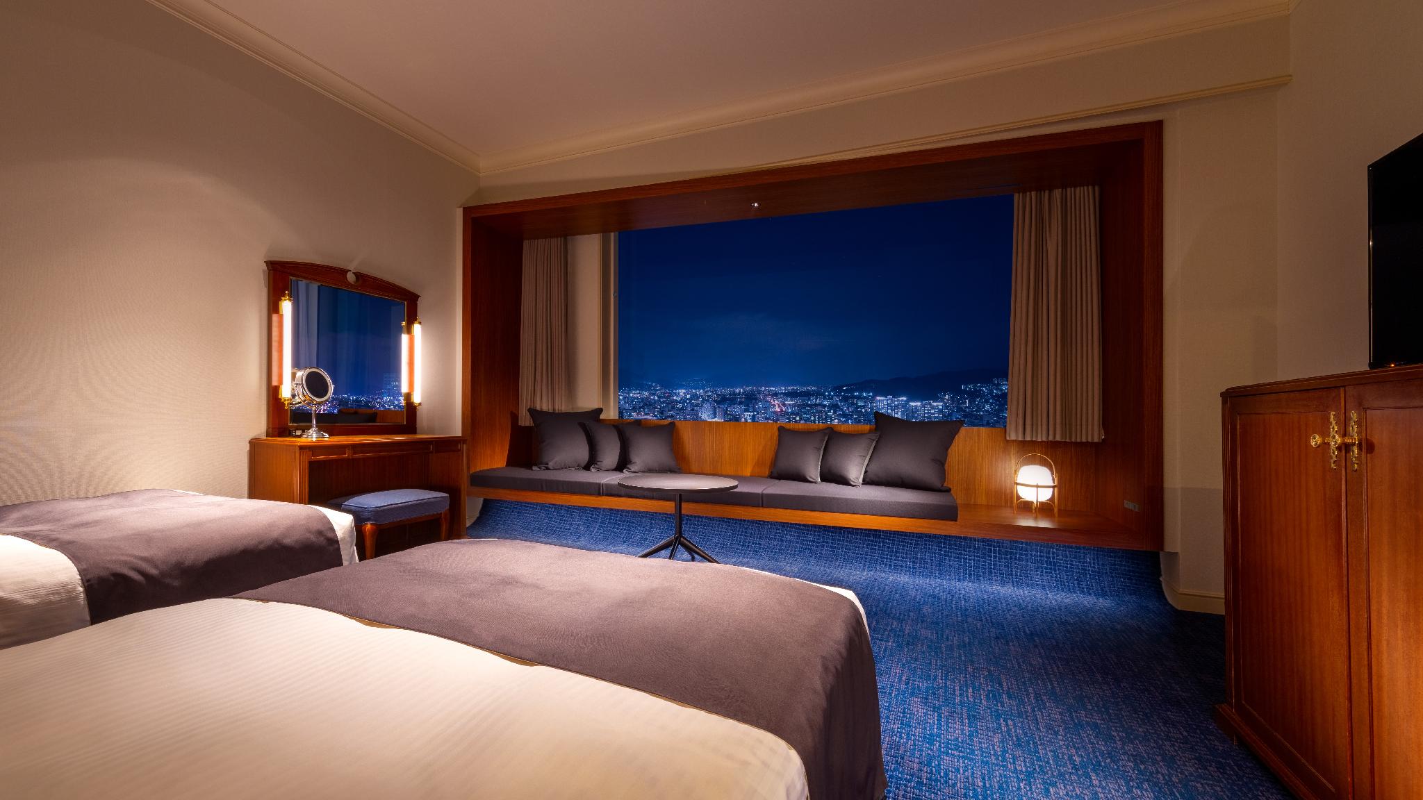 Executive, Twin Beds, Night View