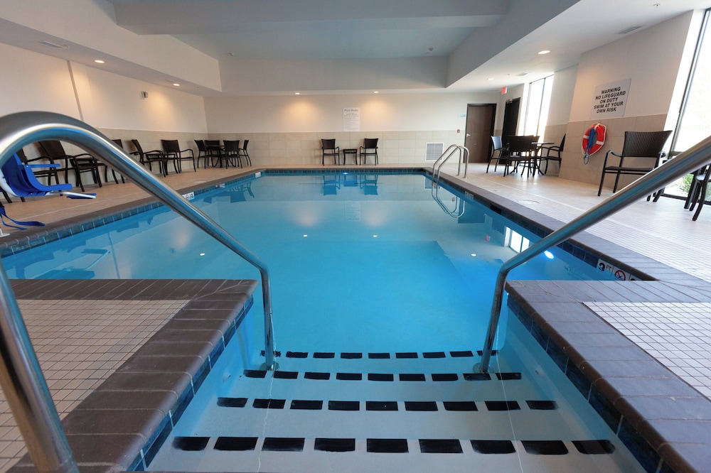 Holiday Inn Express And Suites Kingfisher 21/28