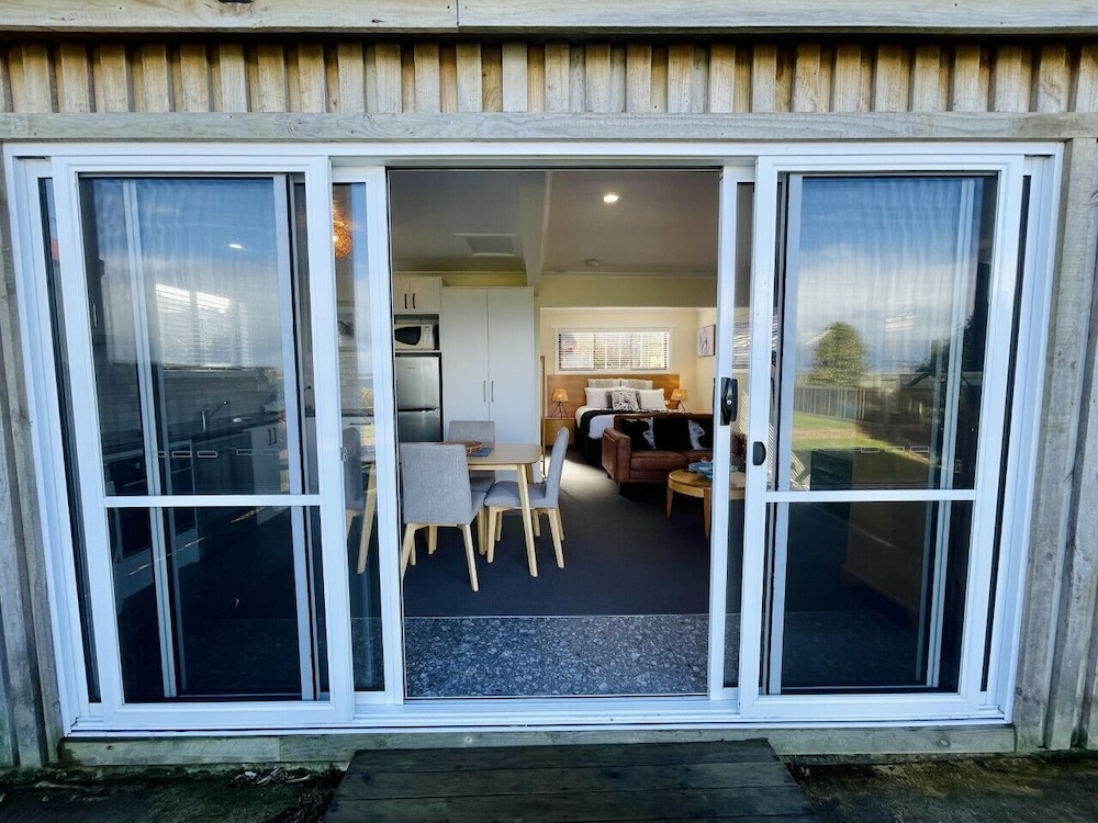 STANLEY VILLAGE WATERFRONT ACCOMMODATION 8/70