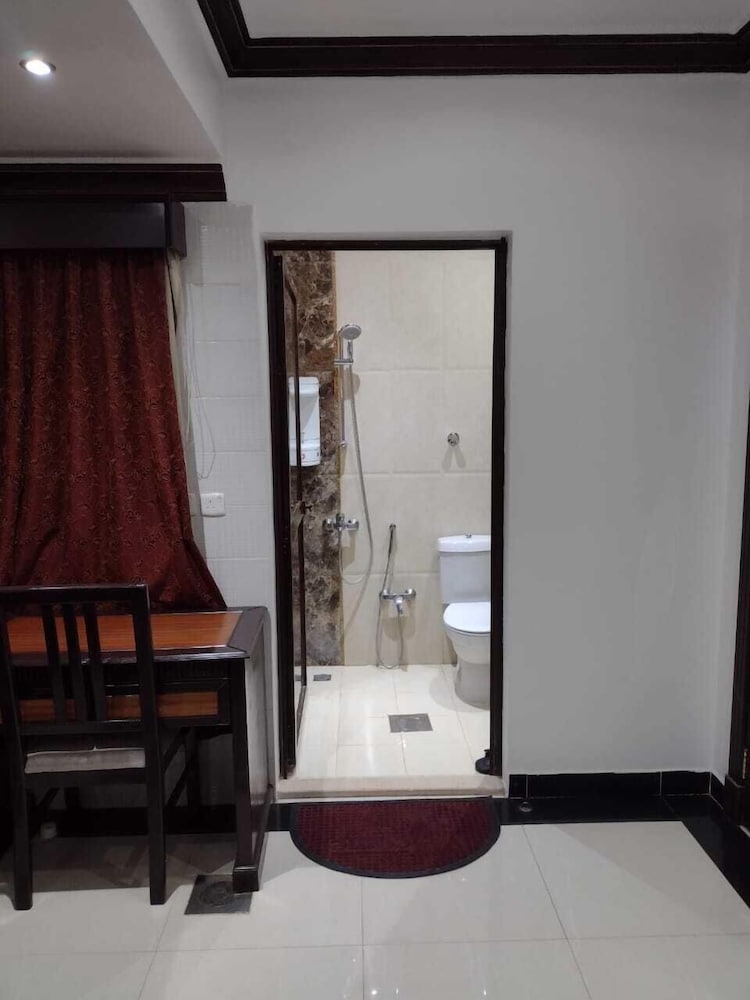Deyala Hotel Apartments 1 16/17