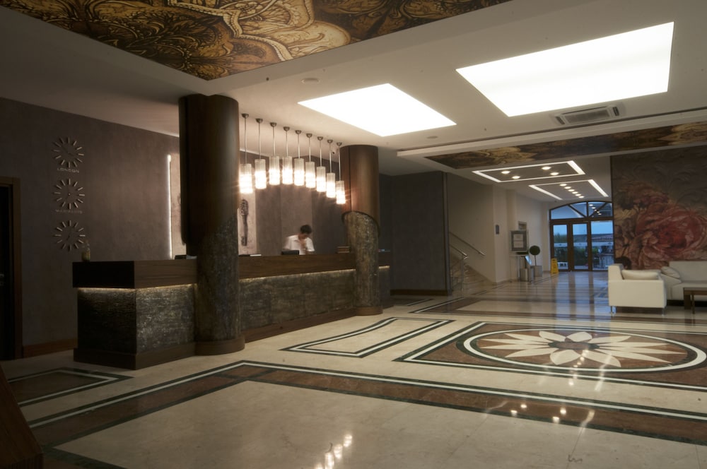 My Dream Hotel 13/70
