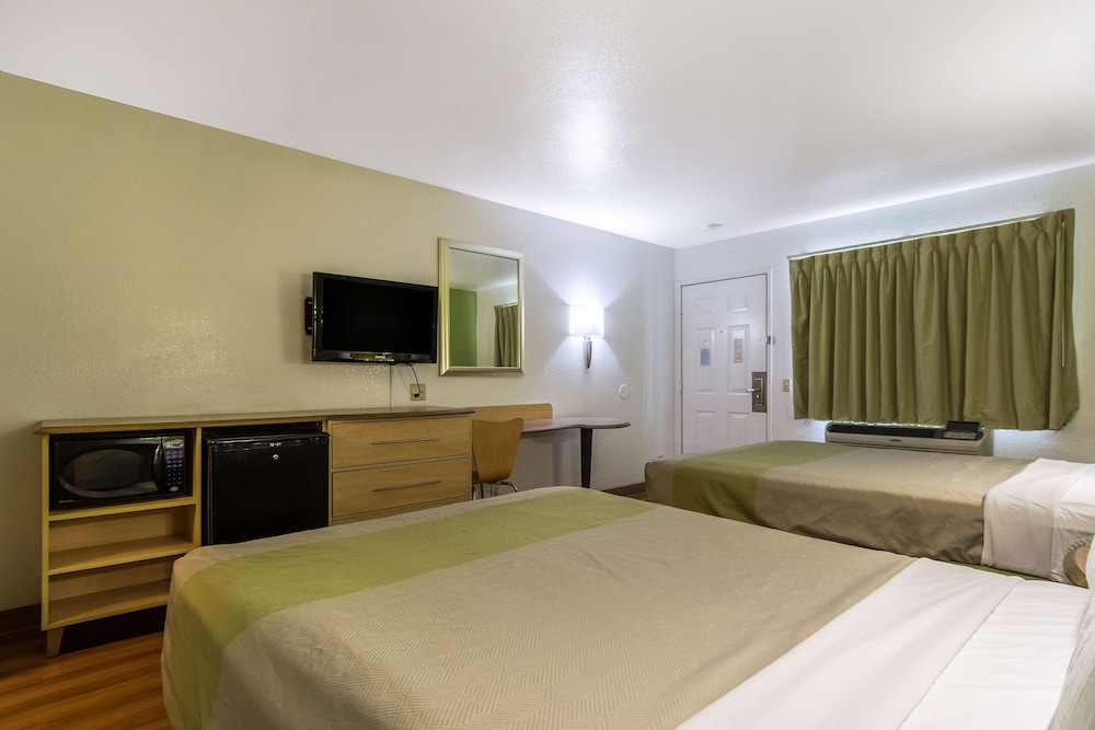Motel6 Buttonwillow, CA - Central 15/50