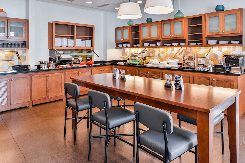 Hyatt Place Chesapeake/Greenbrier 47/63