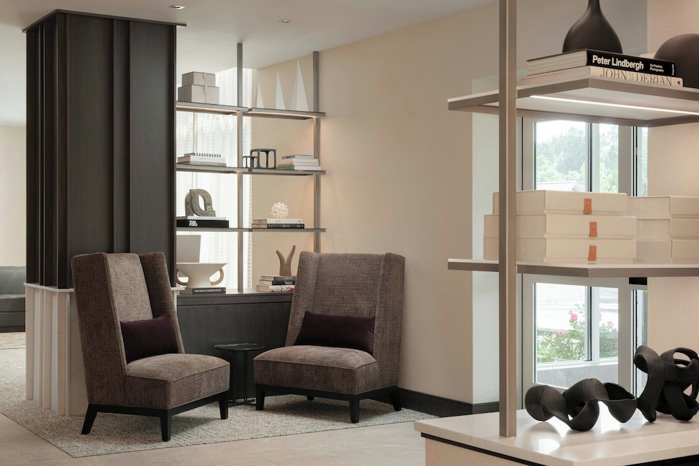 Holiday Inn & Suites Asheville-Biltmore Village Area 53/70