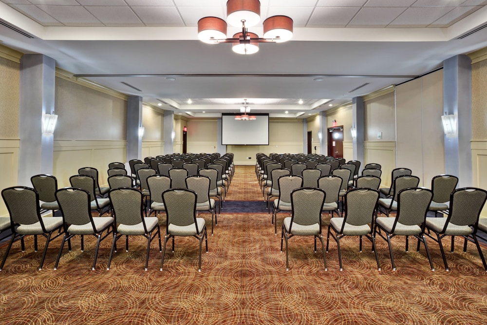 Holiday Inn Detroit Metro Airport 49/58