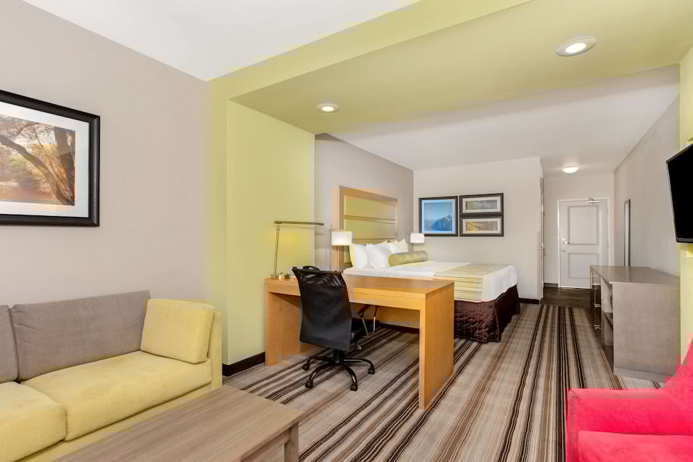 La Quinta Inn Suites Paducah 47/58
