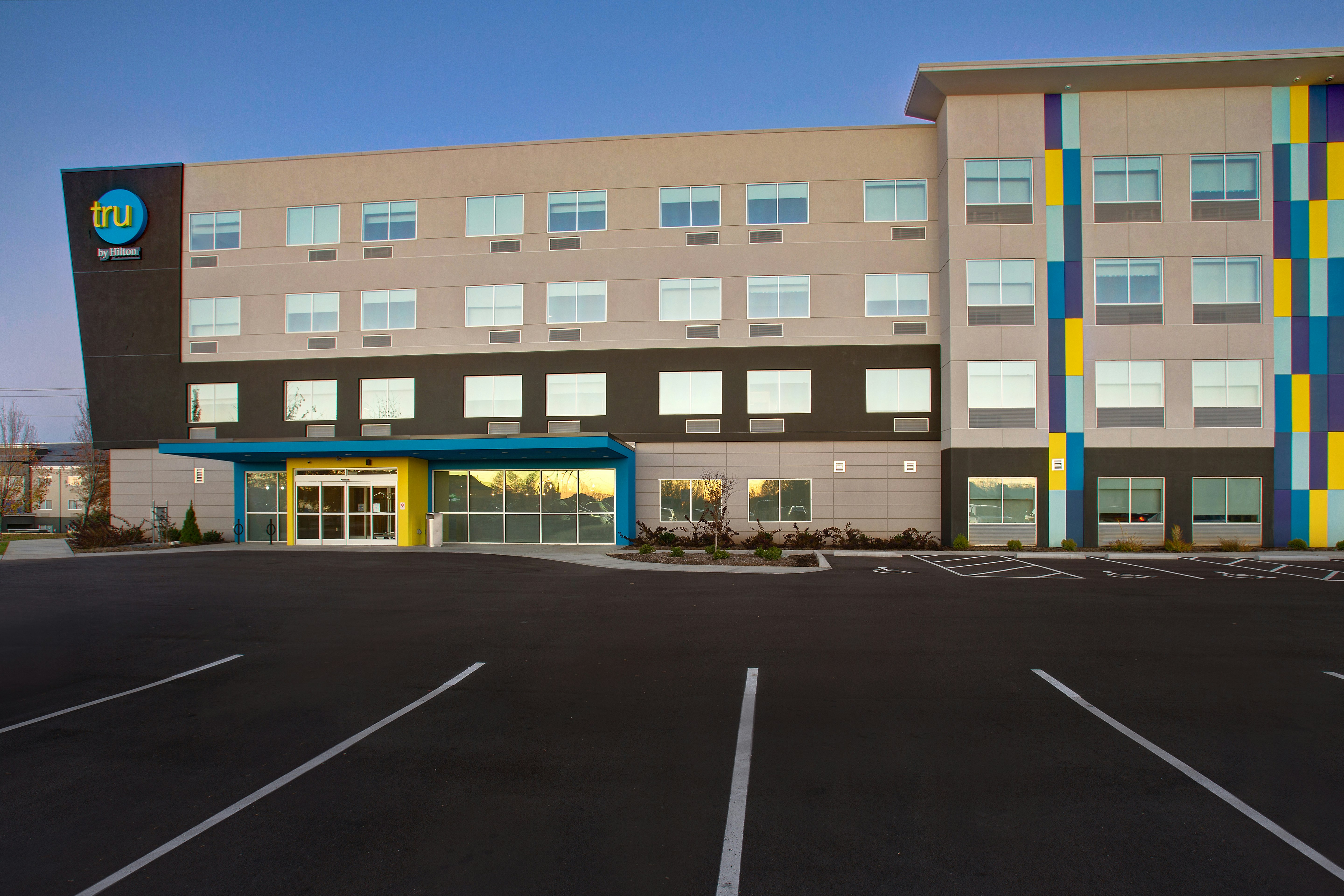 TRU BY HILTON ALCOA KNOXVILLE AIRPORT TN in ALCOA - TN