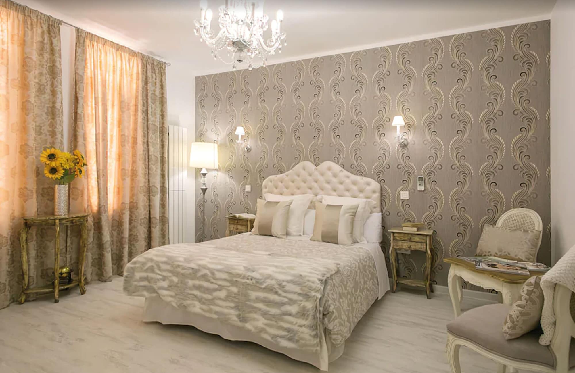 INTERIOR, DOUBLE BED