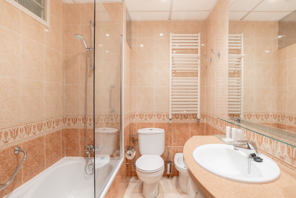 Hotel Pirineos Figueres 44/48