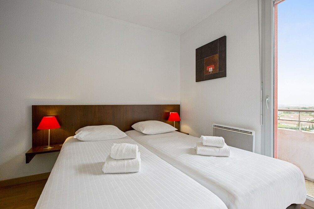 2 BEDROOMS, APARTMENT